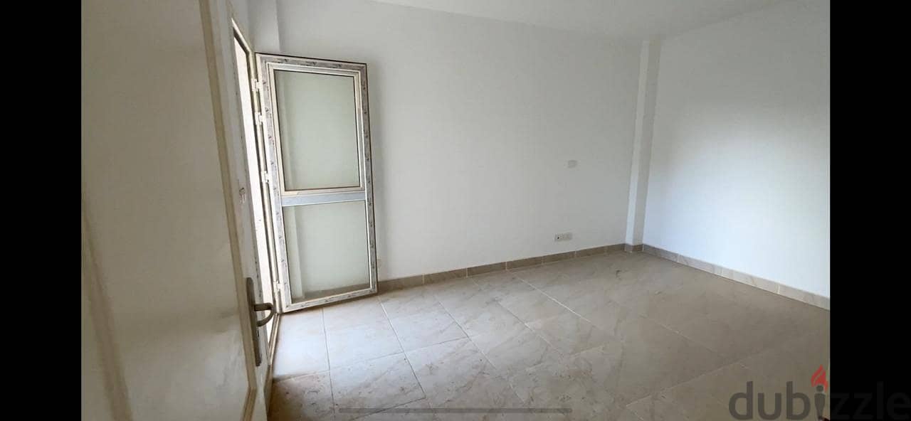 شقه ايجار 116 في مدينتي 3 غرف على حديقه كبيرهfor rent 116 in Madinaty 8