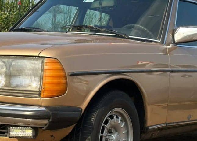 Mercedes-Benz E200 1985 0