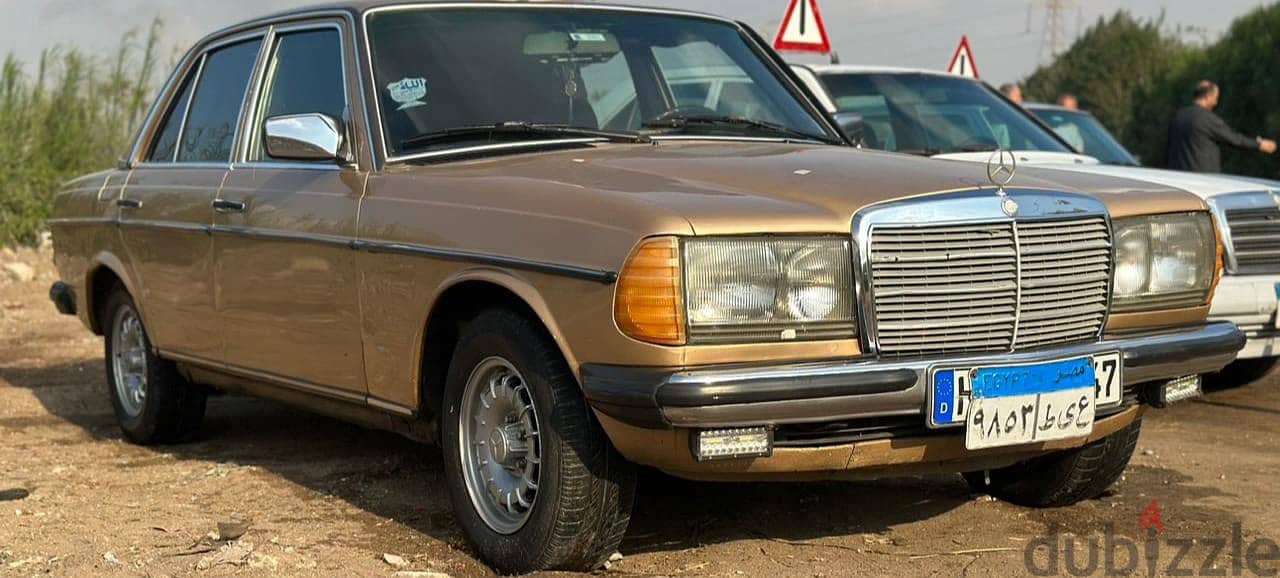 Mercedes-Benz E200 1985 10