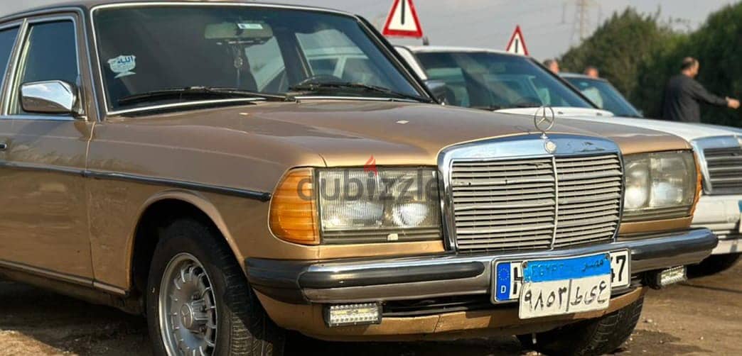 Mercedes-Benz E200 1985 12