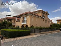 Villa for sale in Hyde Park Compound, very special division, in an excellent location in the Fifth Settlement