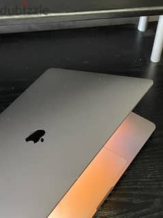 Macbook pro 2019 15 inch 4GB Graphics