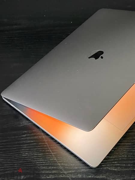 Macbook pro 2019 15 inch 4GB Graphics 1