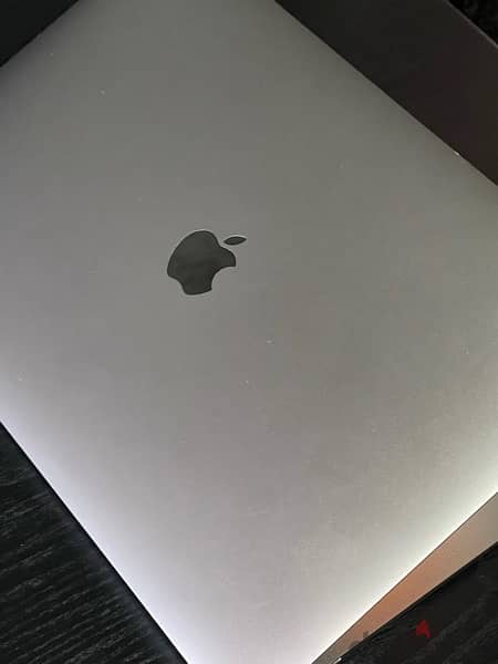 Macbook pro 2019 15 inch 4GB Graphics 3