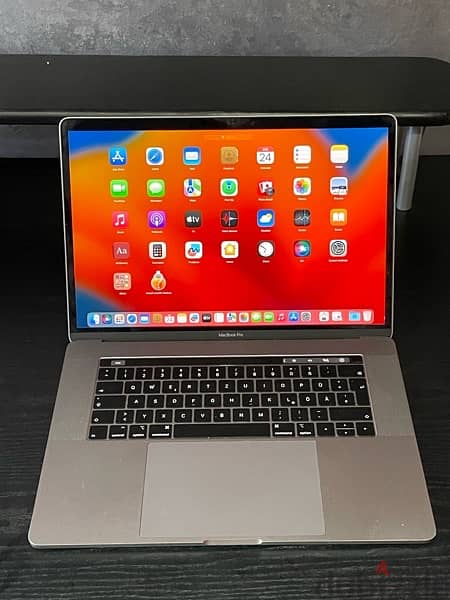 Macbook pro 2019 15 inch 4GB Graphics 7