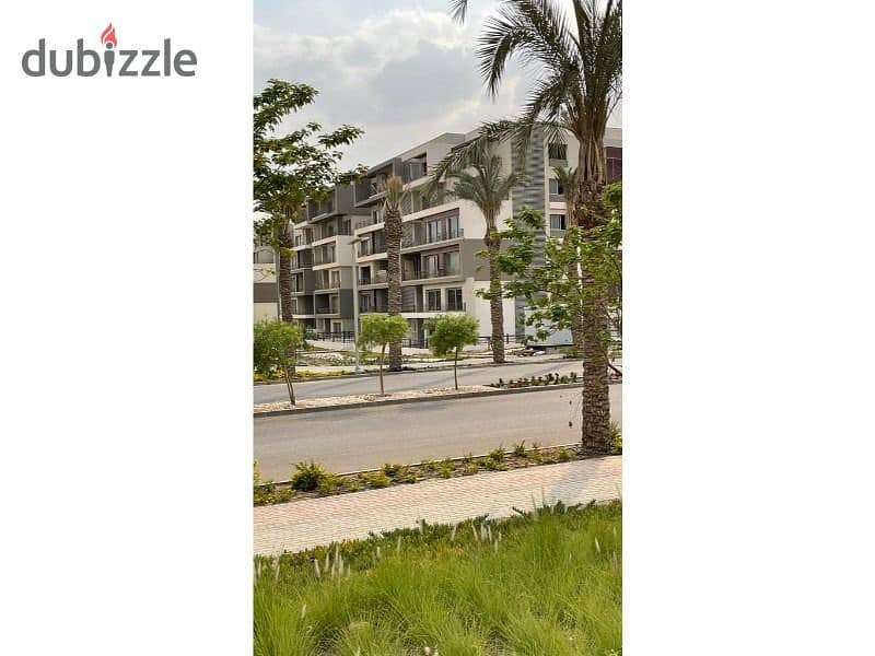 Apartment is A very prime location , ready to move , with an area 207 m , at luxurious compound Hyde park / New Cairo 7