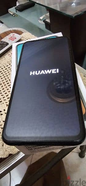 موبايل Huawei Y9 Prime كالجديد تماما معاه الكرتونة وكابل الشحن وسماعه 3