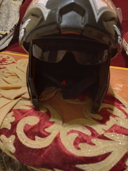 helmet خوذه 1