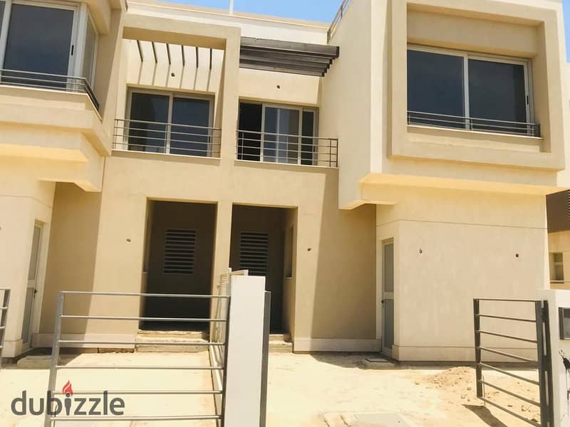 Family house for sale in compound palm hills new Cairo , A prime view , with an area 252 m 4