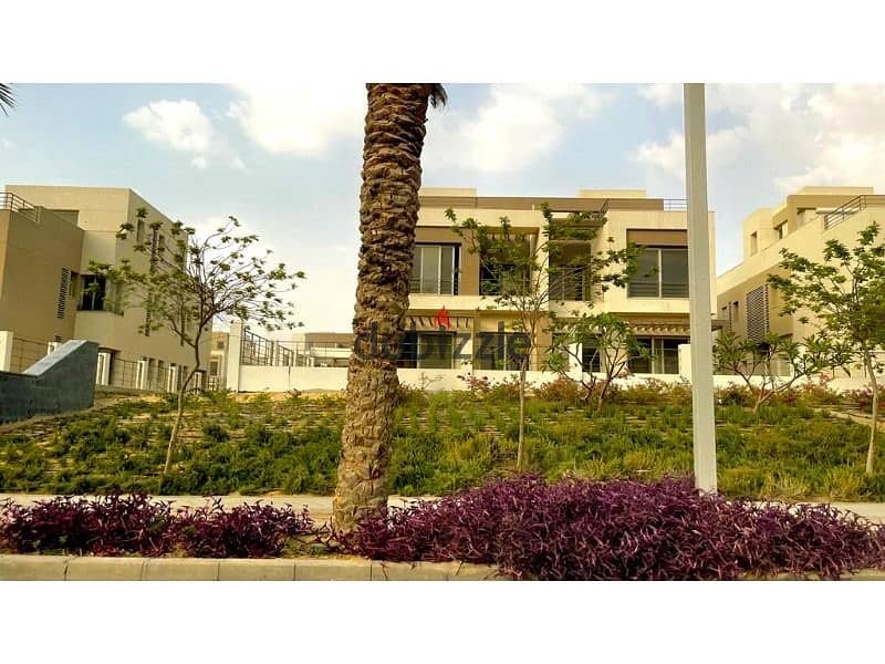 Family house for sale in compound palm hills new Cairo , A prime view , with an area 252 m 6