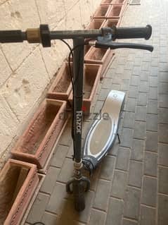 E-scooter 300 Razor - v good condition