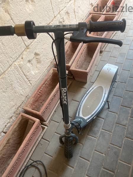 E-scooter 300 Razor - v good condition 1