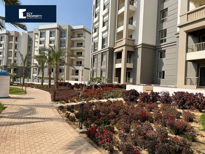 Apartment for Sale with Down Payment and Installments in a Prime Location in Hyde Park New Cairo !!! 4