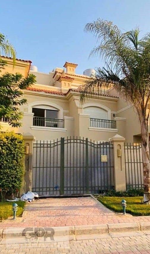 فيلا بـ احلى لوكيشن قرب التسعين و AUC للبيع فى كمبوند تلال ايست التجمع الخامس Villa for sale in Telal East compound New Cairo 5