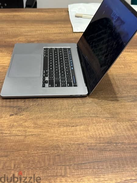 Macbook pro 16 inch i7 2019 touchbar 1