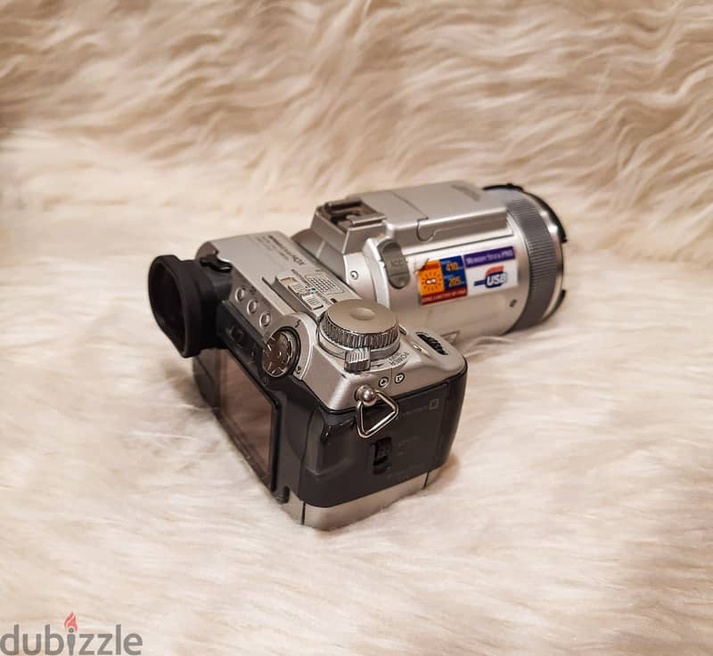 SONY DSC-F717 Digital Still camera كاميرا سوني  ديجيتال بكامل الوصلات 1