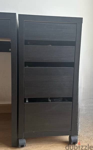 Ikea desk in good condition - مكتب ايكيا في حالة جيدة 2