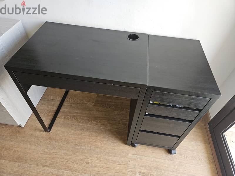 Ikea desk in good condition - مكتب ايكيا في حالة جيدة 3