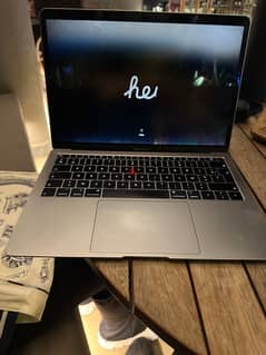 Macbook Air 2019 in a perfect condition with a small problem in screen