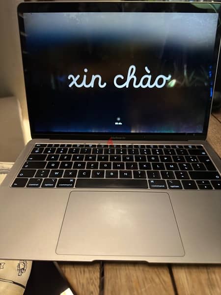 Macbook Air 2019 in a perfect condition with a small problem in screen 1