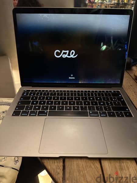 Macbook Air 2019 in a perfect condition with a small problem in screen 2