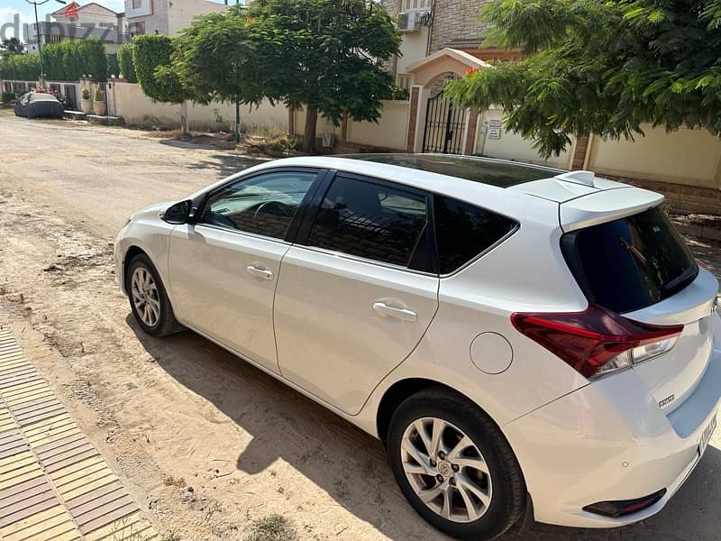 Toyota Auris 2016 1