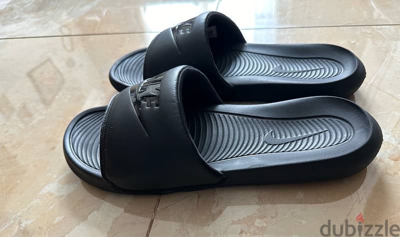 original nike men slipper “all black” 9