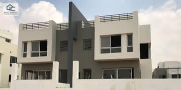 With the lowest down payment and installments twin house 235m in the most powerful location open to the landscape in Hyde Park 0