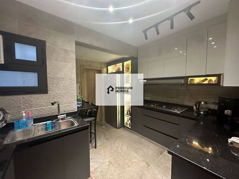 3 bedroom apartment, immediate delivery, fully finished, with air conditioners, kitchen and dressing room, in Fifth Square 4