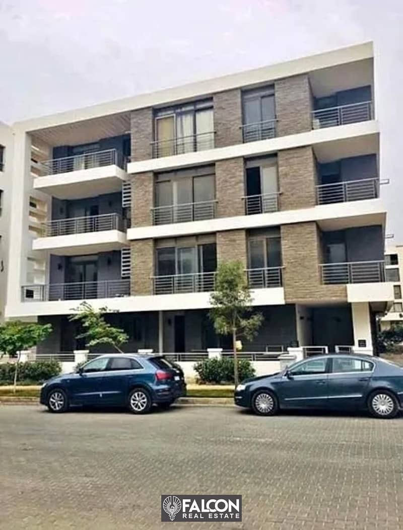 For sale, a luxurious apartment with a golf view, with a 42% discount, in front of Cairo Airport, on the Suez Road, in installments 1