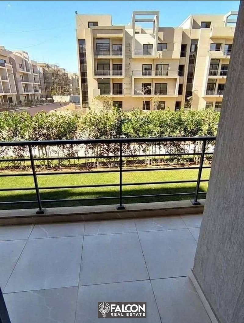 For sale, a luxurious apartment with a golf view, with a 42% discount, in front of Cairo Airport, on the Suez Road, in installments 7