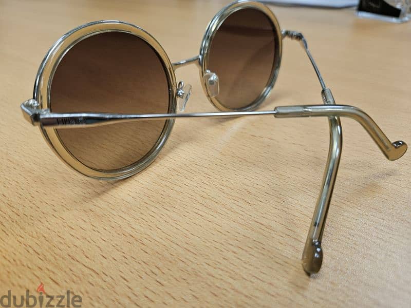 Original used sunglasses in good condition 1