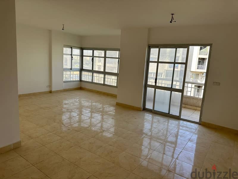 شقه ايجار 165 في مدينتي 165متر تطل على حديقهfor rent 165 in Madinaty 6