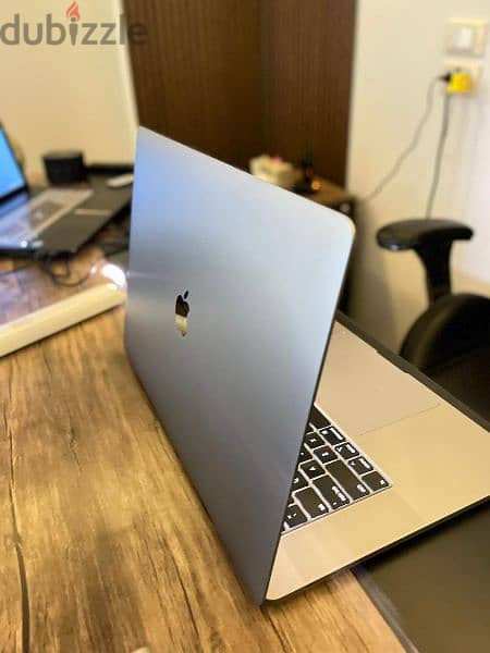 macbook pro core i7-9750H 2019 vga DDR6 dedicated 4GB 2