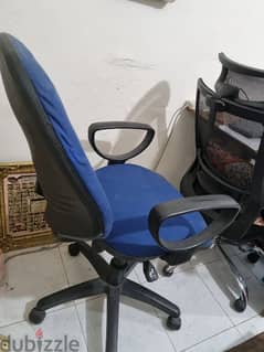 كرسي مكتب مستعملA used office chair