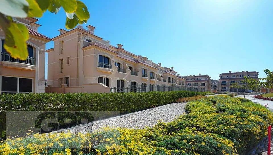 فيلا تاون هاوس للبيع في الباتيو تاون في قلب التجمع الخامس بجوار الجامعه الامريكيه - Townhouse For Sale in Patio Town IN Fifth Settlement 5