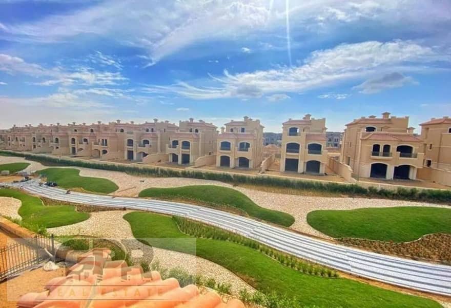 فيلا تاون هاوس للبيع في الباتيو تاون في قلب التجمع الخامس بجوار الجامعه الامريكيه - Townhouse For Sale in Patio Town IN Fifth Settlement 9