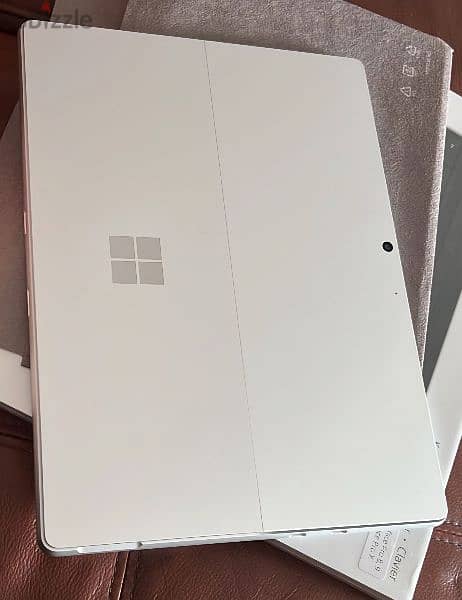 Microsoft Surface Pro 9 bundle
With charger, keyboard & pen 1