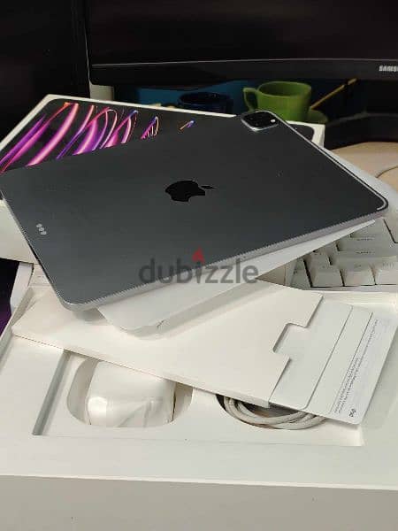 Ipad pro m2 11inch 128G. كسر كسر زيرو 1