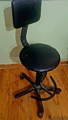 كرسي رسم هندسى بعجل . High chair