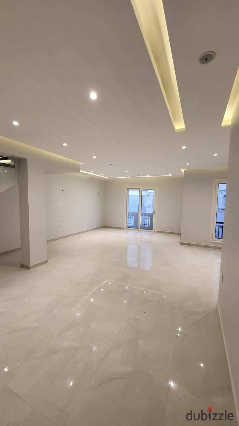 ivilla roof for rent in mountain view erk - executive residence katameya - new cairo تريبلكس رووف ايجار بكمبوند ماونتن فيو اكزيكتيف ريزيدنس التجمع 4