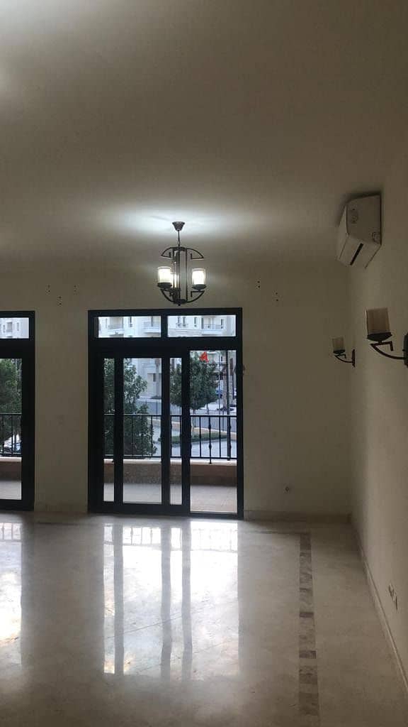 Apartment for rent in Mivida Compound - Emaar - Mivida - Semi-furnished - With kitchen and Acs - 3 bedrooms 6