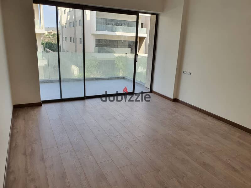 شقة للإيجار في كمبوند ليك فيو ريزدنس 4 غرف نوم فيو علي ليك مباشرة بالمطبخ والتكييفات Lake View Residence Compound 2