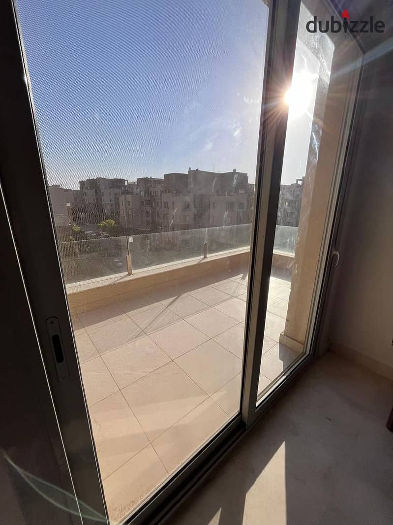 بنتهاوس لقطه 3 غرف متشطب استلام فوري بجوار ذا سبوت مول  HOT DEAL - fully finished penthouse 3 bedrooms near by the spot mall and point 90 mall 3