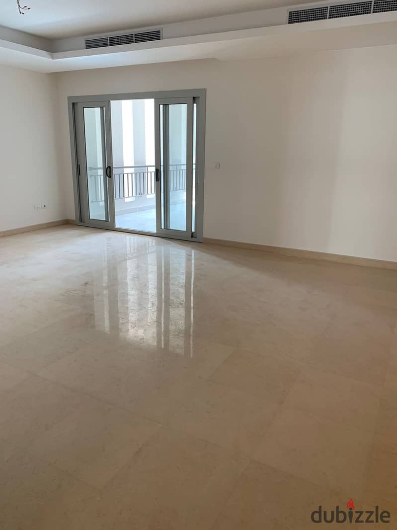 3 bedrooms apartment 200m for rent with AC's , kitchen with Appliances in Cairo festival city شقه 3 غرف للايجار ب كايروفيستيفال سيتي نص مفروش بالاجهزه 2