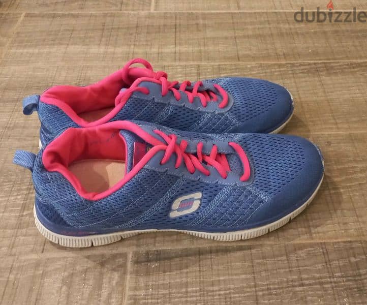 Skechers women flex sole sneakers size 40 جزمة رياضية مقاس ٤٠ 1