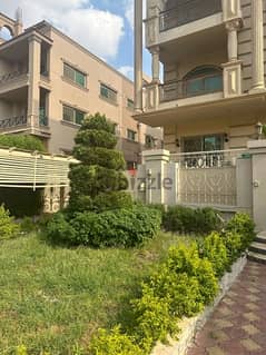 Villa in Sheikh Zayed , District 8 with Private Garden