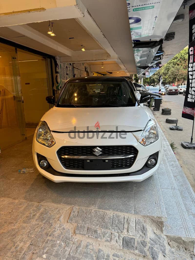 Suzuki Swift 2024 two tone 0