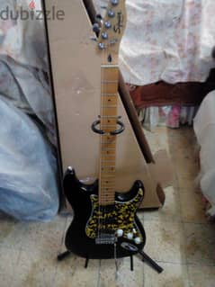 اليكتريك جيتار فيندر  fender squier stratocaster made in indonesia