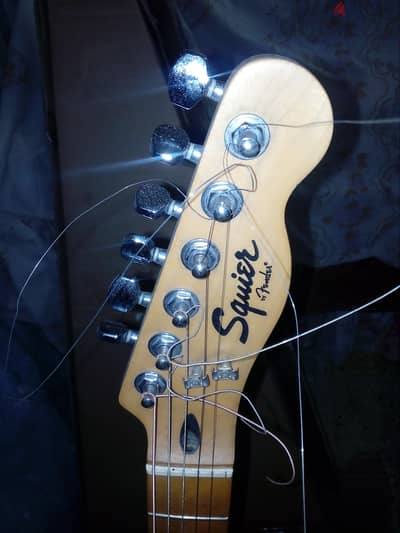 اليكتريك جيتار فيندر  fender squier stratocaster made in indonesia